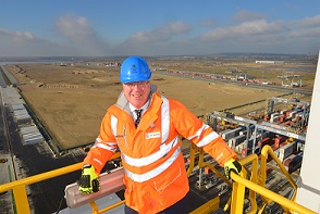 Secretary of State for Transport visits DP World London Gateway as port announces plans to build third deep-sea berth