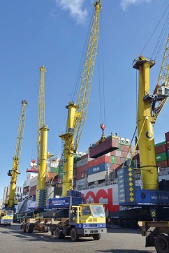 Montecon goes big with giant Liebherr mobile harbour crane LHM 800