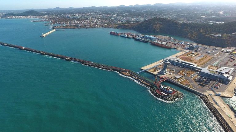 A new China route sees first containership in 57 years call at JeJu Port